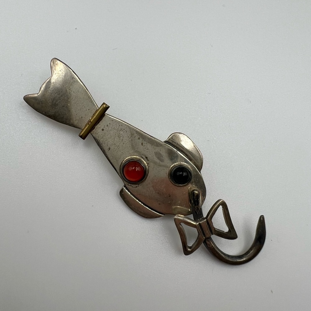 Sterling Silver Cat Brooch with Articulated Tail - 11g